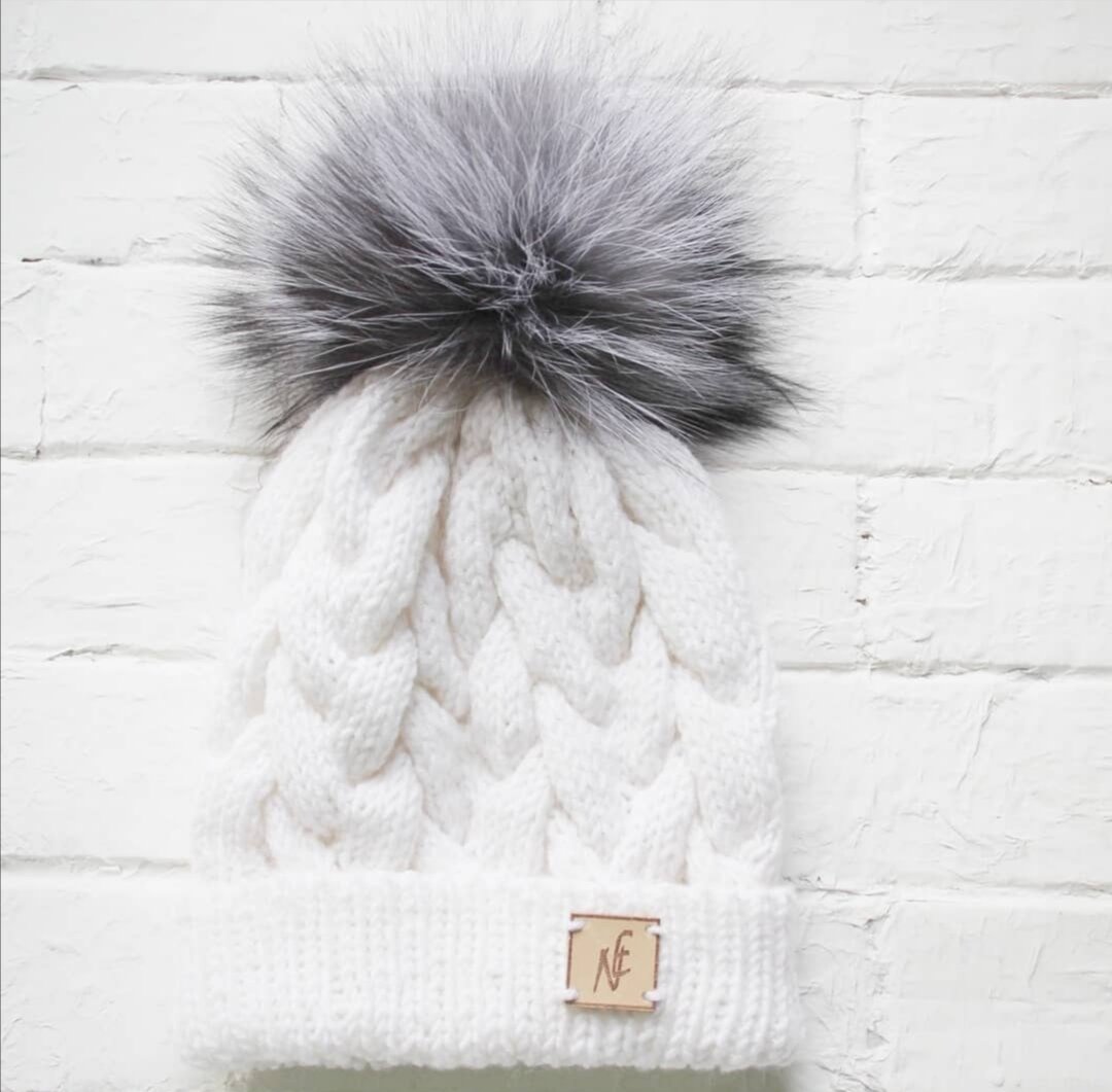 Шапка из Аlize lanagold с подкладом и съёмный помпон из финского песца