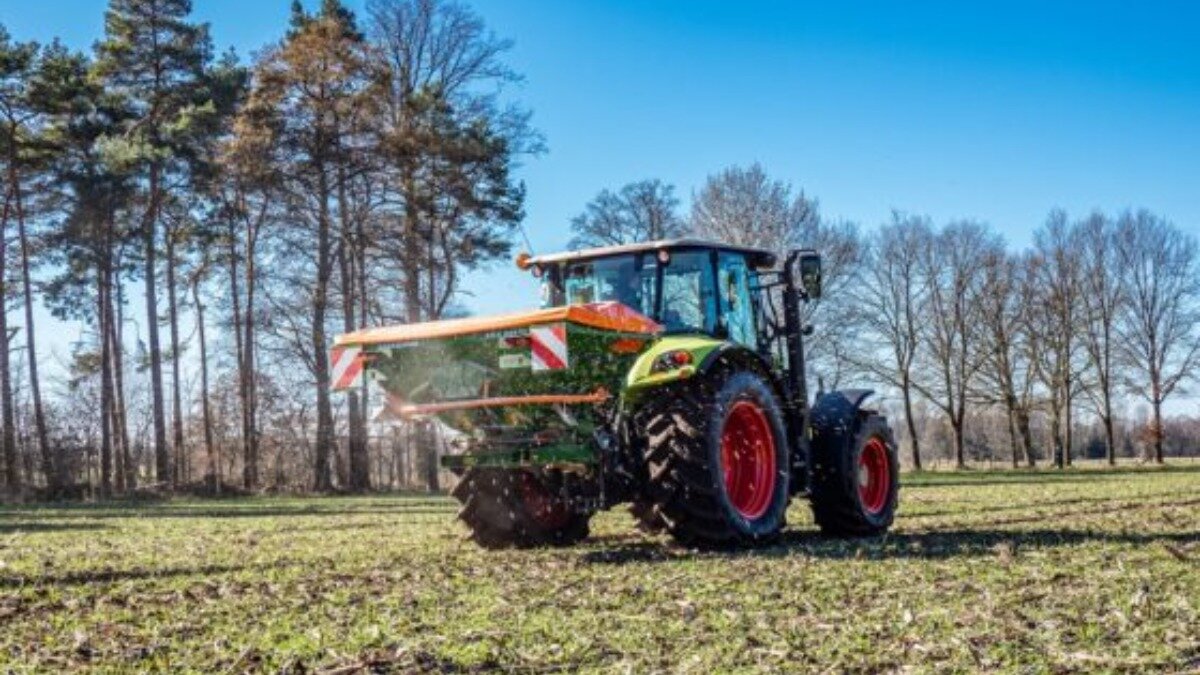 Фото: Портал mechaman.nl (автор: Sven Kleinewoerdemann) Обновленный разбрасыватель удобрений от Amazone