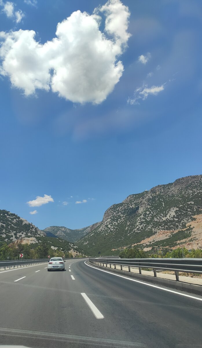 Фото автора. Дорога в горах едем в Ыспарту.