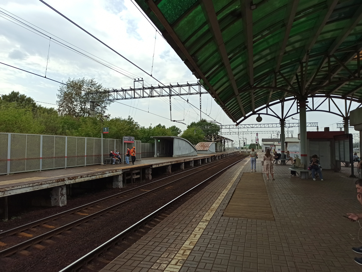 Платформа "Чухлинка" (экс-Перово). Жители Перово активно негодовали переименованием станции и собирали подписи в поддержку петиции за возвращение исторического названия. Народ был услышан, и скоро станция снова будет называться "Перово".
