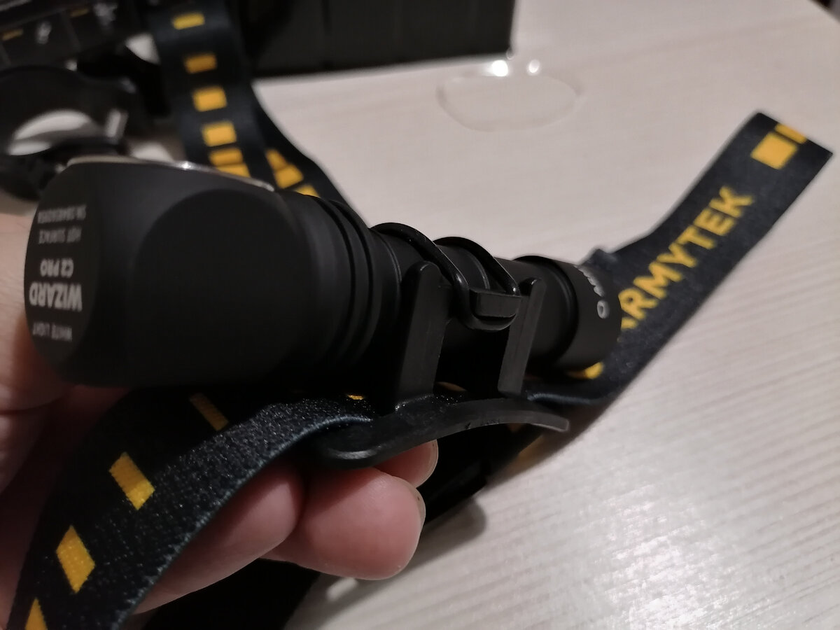 Armytek crystal wrgb