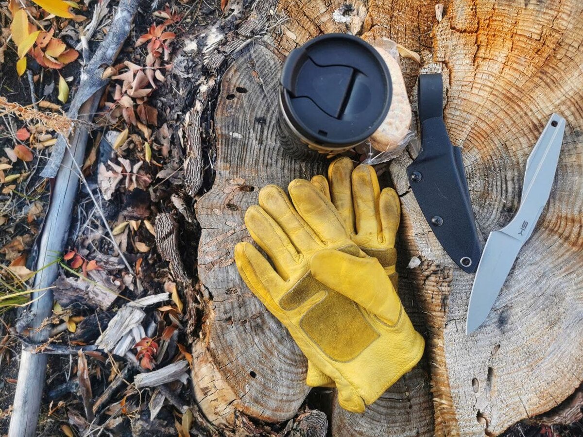 Натюрморт с ножом SK Fast boat