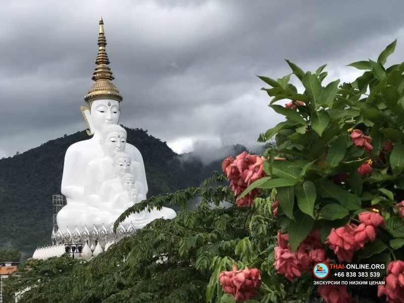 Храм на Стеклянной Горе, посещаемый во время экскурсии "Над Облаками" из Паттайи