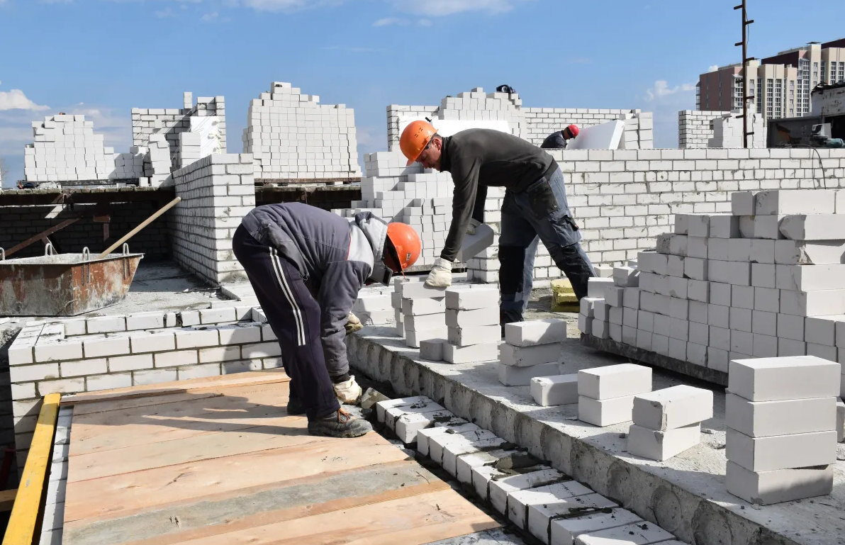 Строители мигранты. Поддержка строительной отрасли. Поддержка строительной отрасли. Строительное восстановление. Картинки на аву для дольщиков.