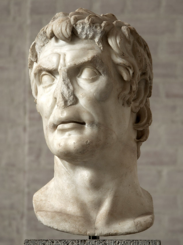 Мужской портрет, т. н. Сулла. 
Копия августовской эпохи (27 г. до н. э. — 14 г. н. э.) с портрета II в. до н. э.
Мюнхен, Глиптотека.