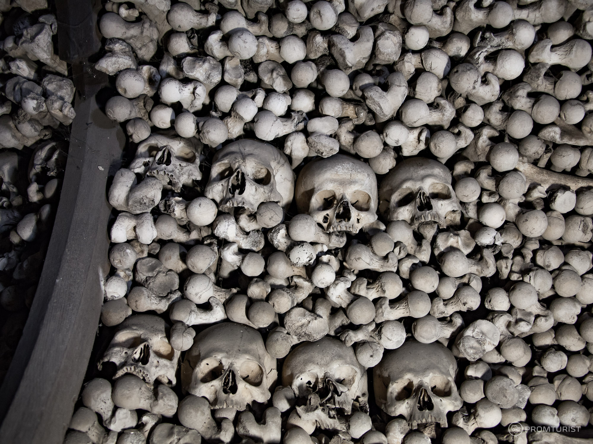Рассказываю, зачем церковь украсили человеческими костями ?☠️?3