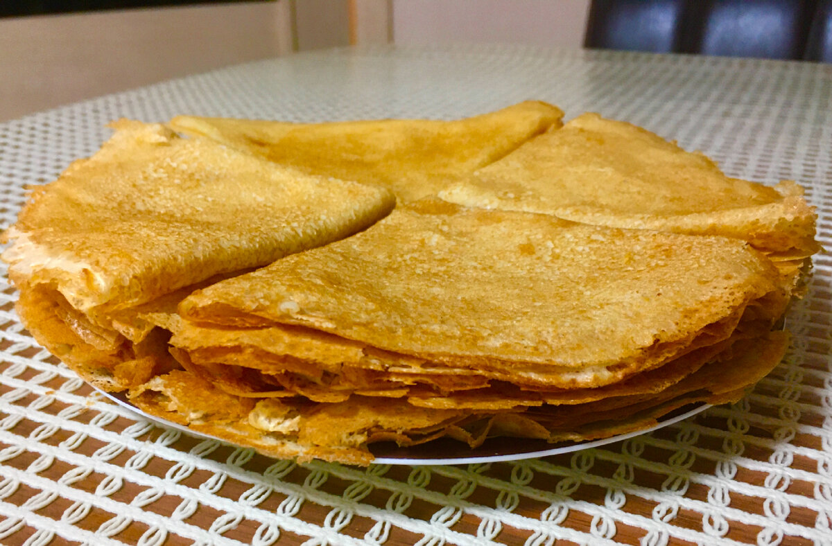 Блины. Заварные блинчики на молоке. Блинчики тонкие с дырочками. Вкусные блины. Вкусные блины на молоке.
