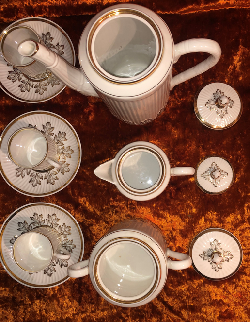 Обыкновенный вид сверху, чтобы показать, что все предметы в прекрасном состоянии, не битые. Фото взято из свободного доступа в интернете. 