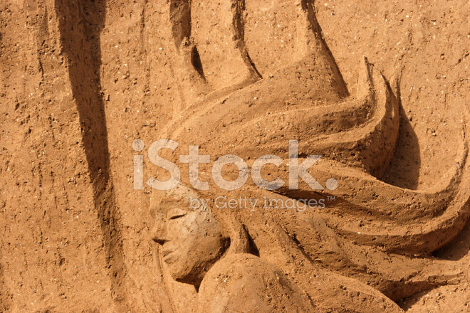 русалка из песка (фото сток)