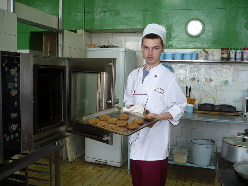 Студенты колледжей проходят практику. Производственная практика повара. Практика у поваров. Студенты повара на практике. Практика повар столовой.