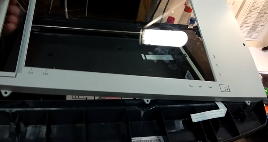 Видно, что пластик со временем весь пожелтел