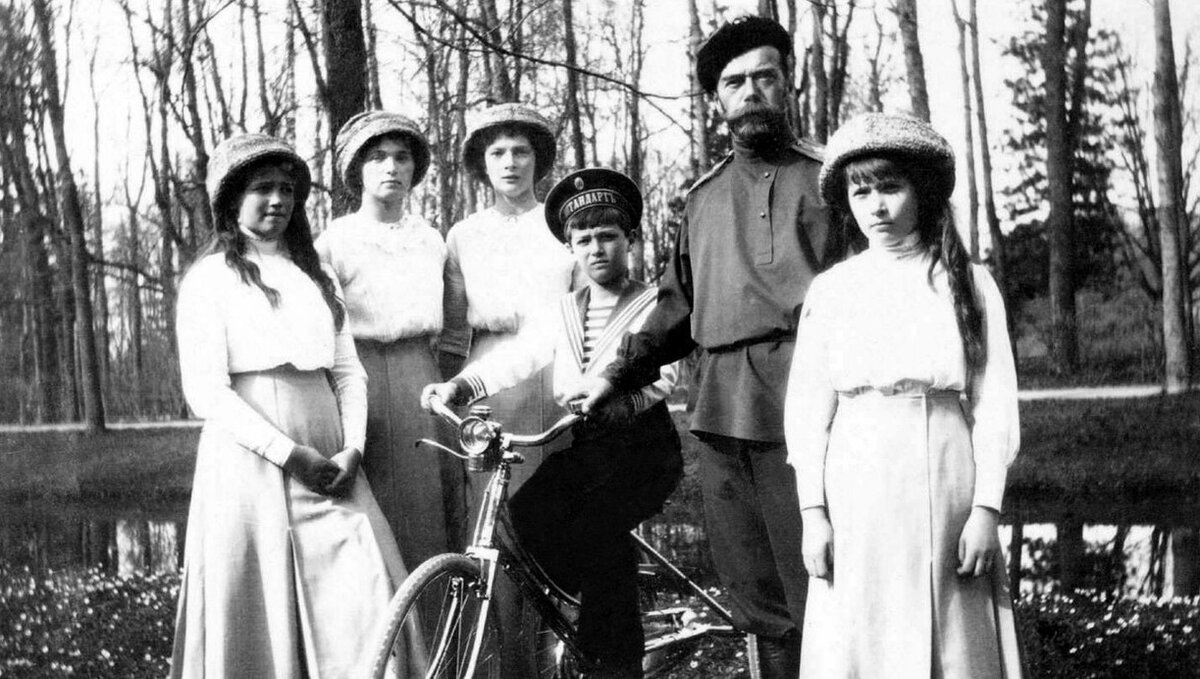 Николай II с детьми