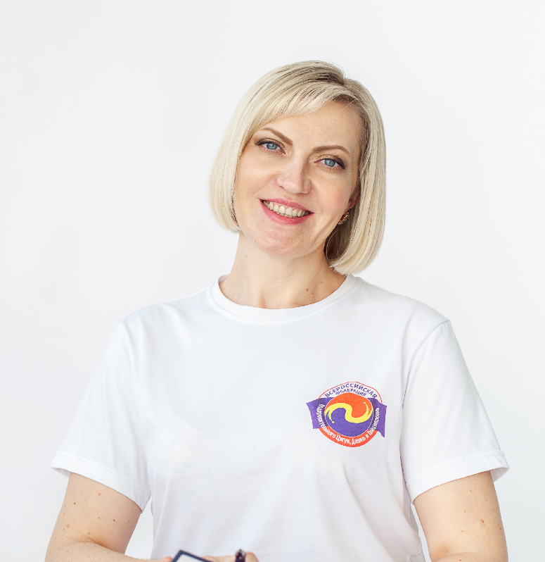 Знакомьтесь! Это Татьяна Понамарева - инструктор Цигун. Обучает Цигун и кинезиогимнастке. Помогает в реабилитации при болях в суставах.
Очень советую поближе познакомиться подписавшись на ее канал