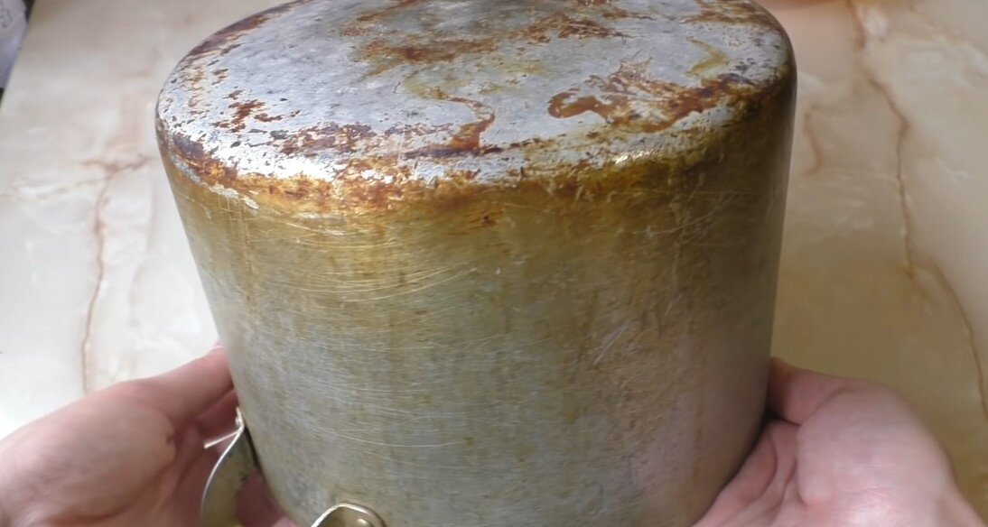 Достаточно много жирного налёта