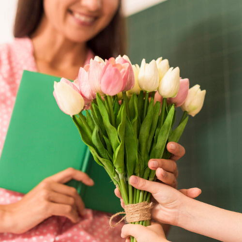 Букет из цветов для учителя