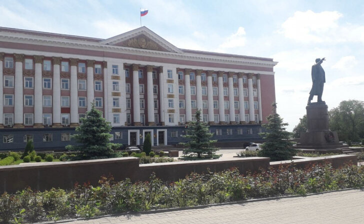    Курский губернатор наградил сотрудников строительной отрасли