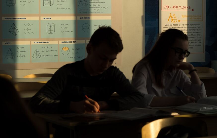    «Жители ДНР и ЛНР - русские люди, поэтому важно их возвращение в РФ»: школьникам расскажут о целях СВО на Украине