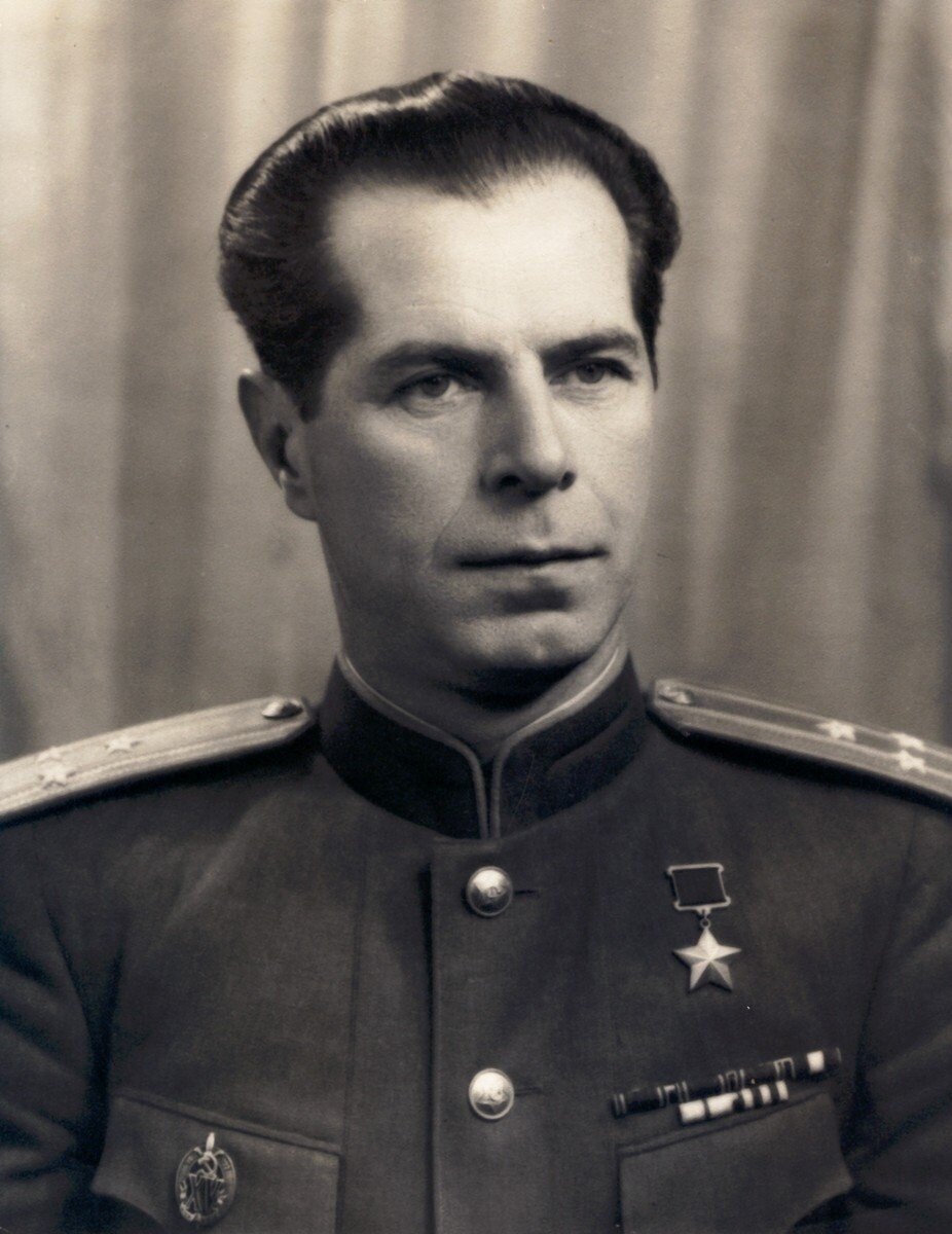 Герой Советского Союза Дмитрий Николаевич Медведев (1899-1954)