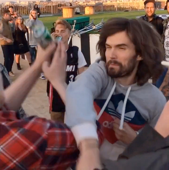 Глаза надо закрыть, страшно же