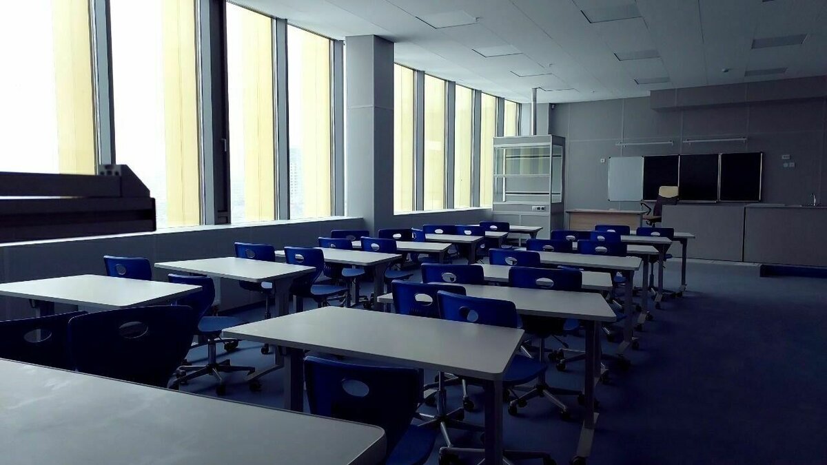     Администрация «Школы 800» в Верхних Печерах Нижнего Новгорода обнародовала дресс-код, который будет действовать в учебном учреждении. Занятия начнутся с 27 февраля.