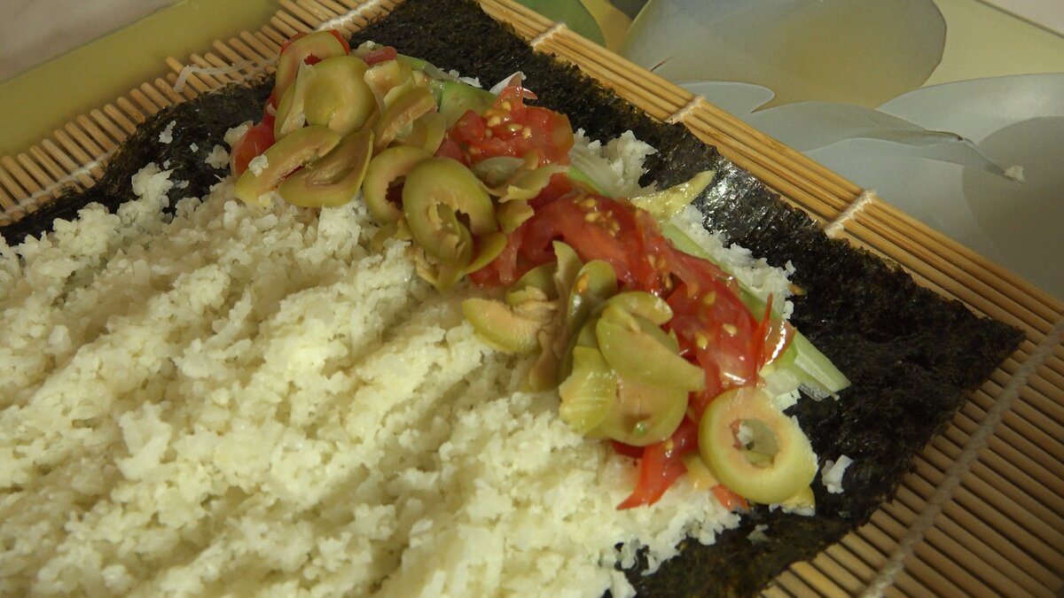 Сделала вариант оливки, помидоры, сельдерей... ведь внутрь можно что угодно!