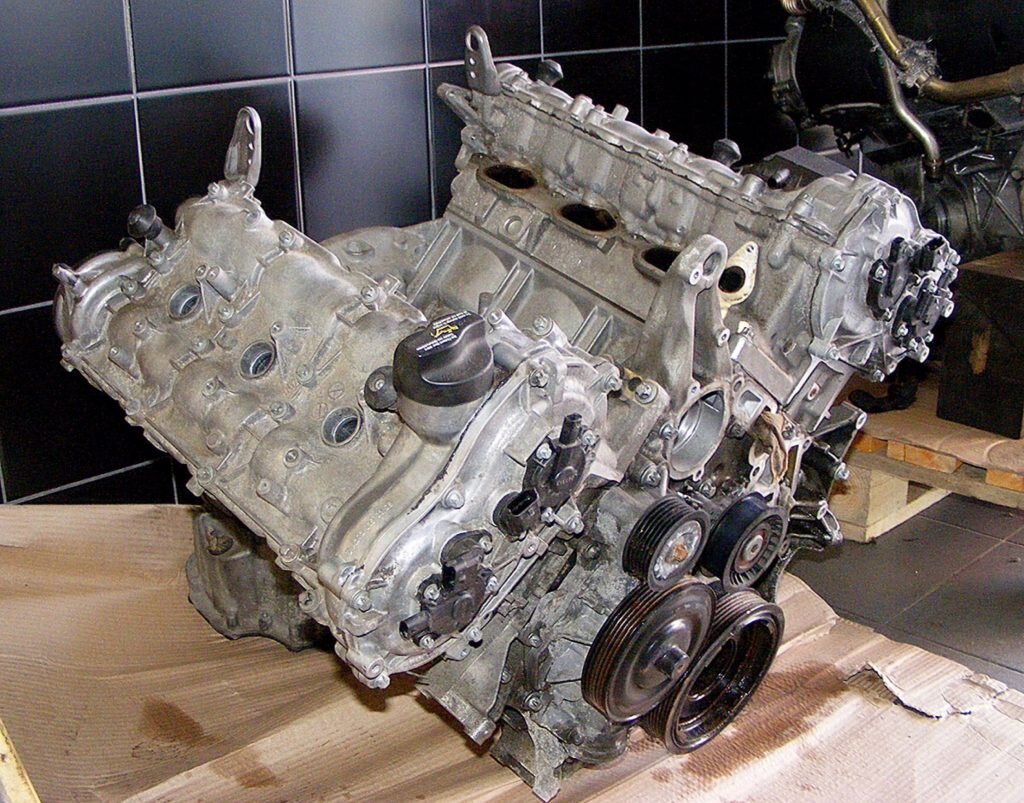 Mercedes M272. Источник Яндекс фото