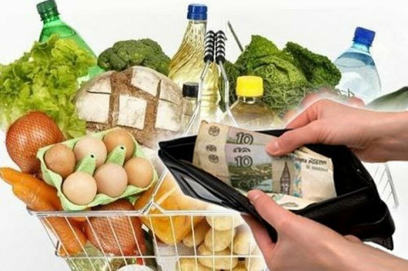 Это кажется, что 10000 это так много, но на самом деле заходишь в продуктовый магазин, покупаешь самое необходимое и шокированный выходишь из него, разбираешь дома пакет и диву даешься: где 2000р?!  