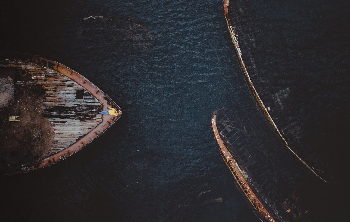 Кладбище кораблей в прилив с воздуха. Фото автора статьи