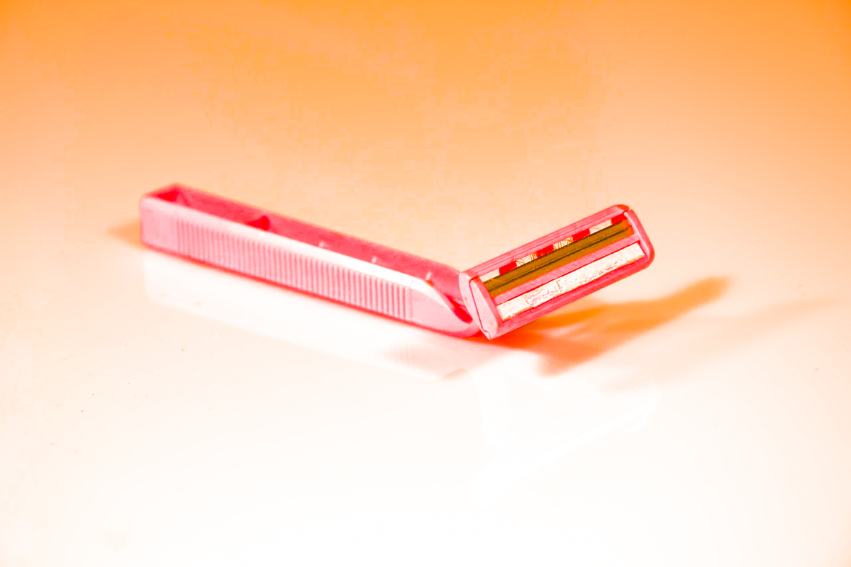 Старая знакомая одноразовая бритва