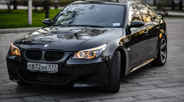 BMW E60        BMW  