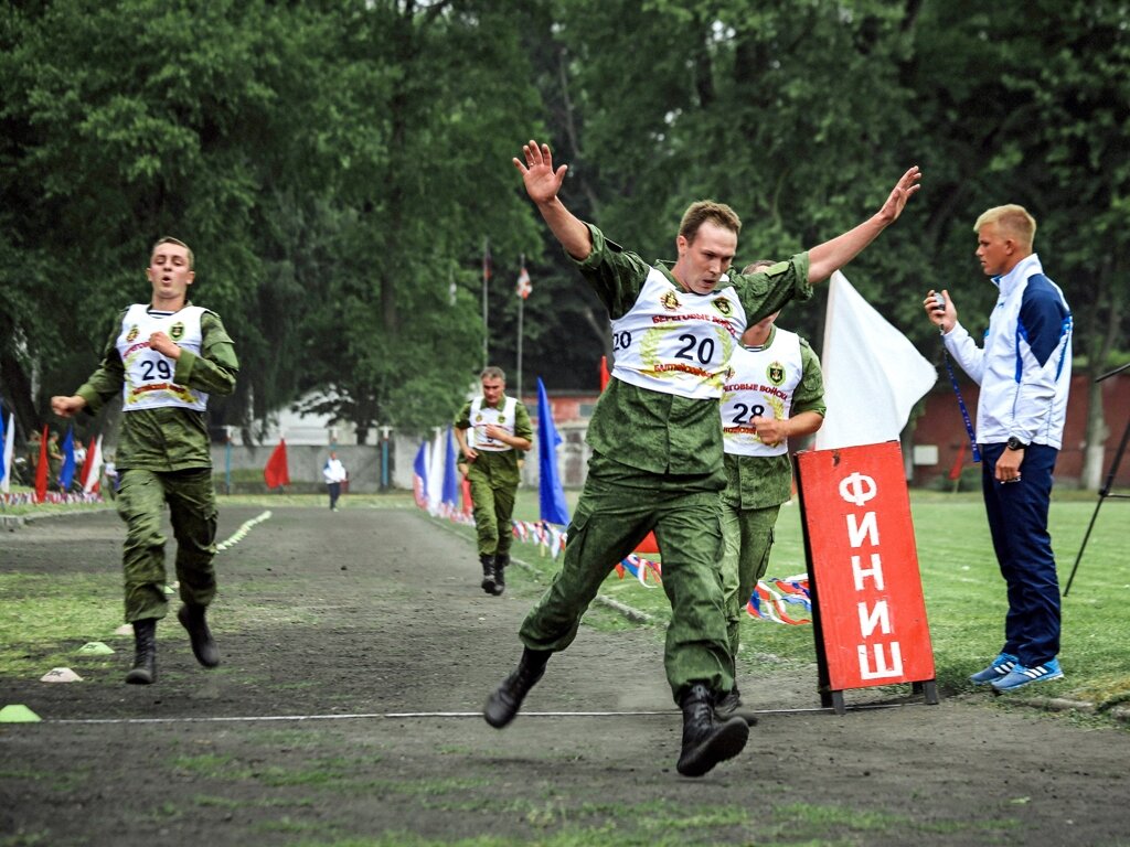 Военные занимаются спортом