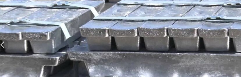 На фото - баббит, цена 900 рублей за килограмм