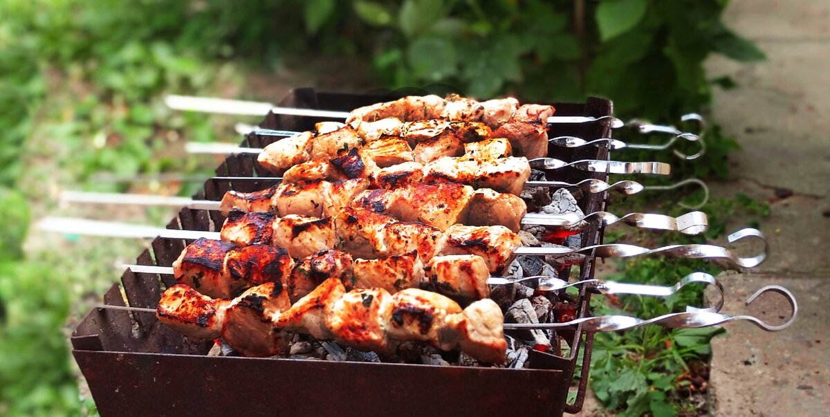 Маринованное таким образом мясо получается очень нежным, с тонким фруктовым вкусом. 