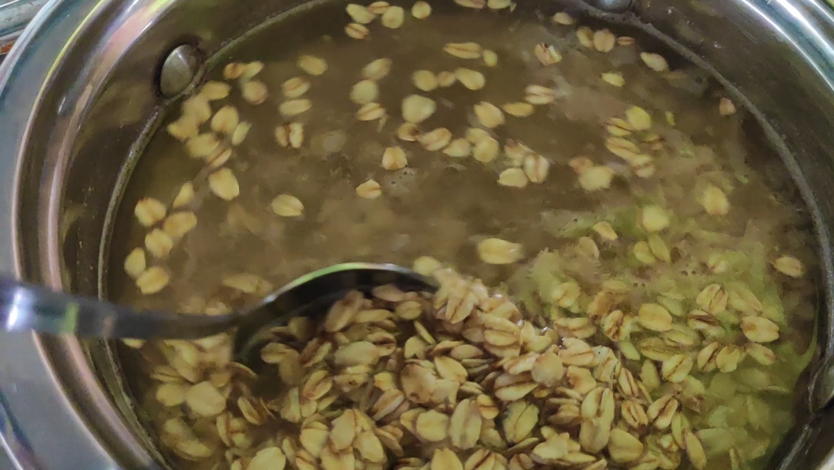 мешаю овсянку