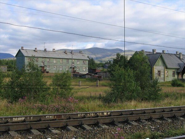 станция хибины. станция хибины. хибины заброшенный вокзал. станция хибины фото. имандра жд станция.