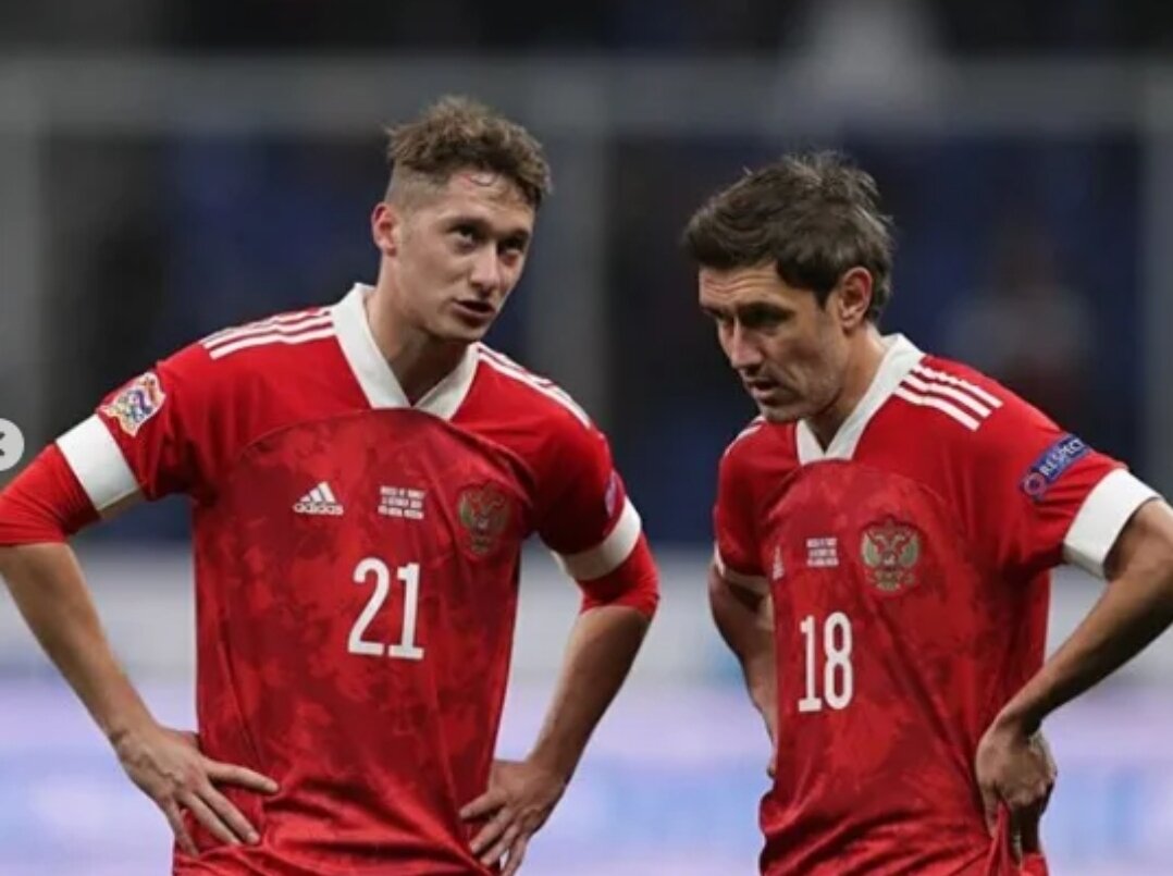 Автор единственного гола сборной России Антон Миранчук (слева) и Юрий Жирков. Фото rfs.ru/Михаил Шапаев