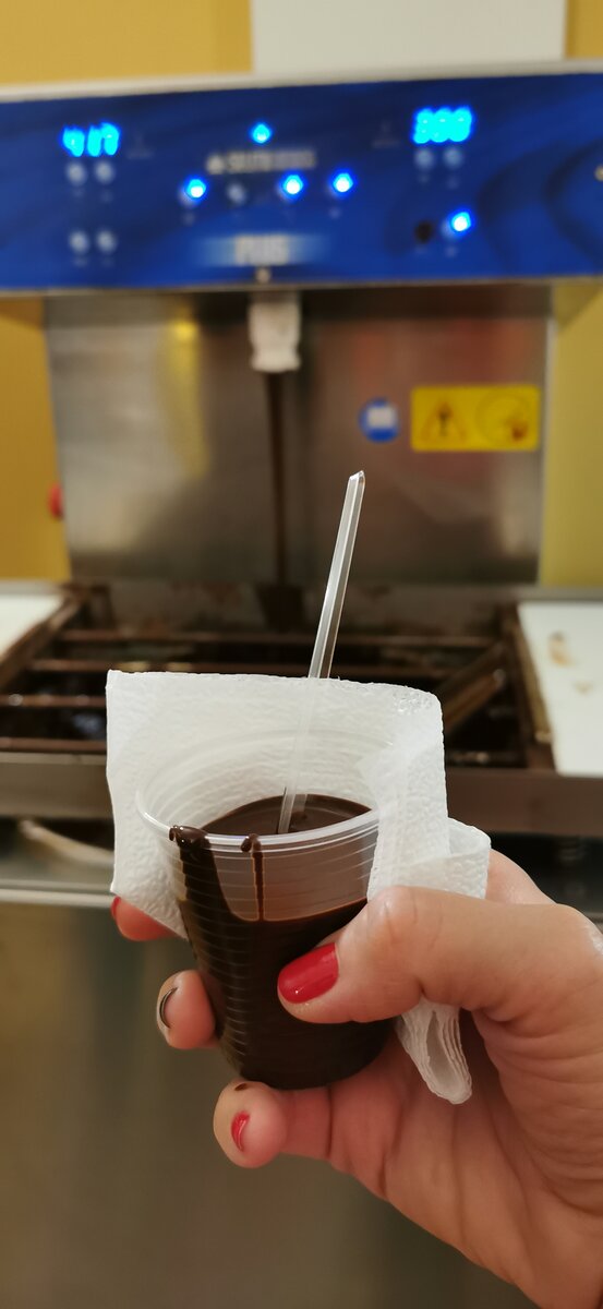 Шоколад в стаканчике из автомата