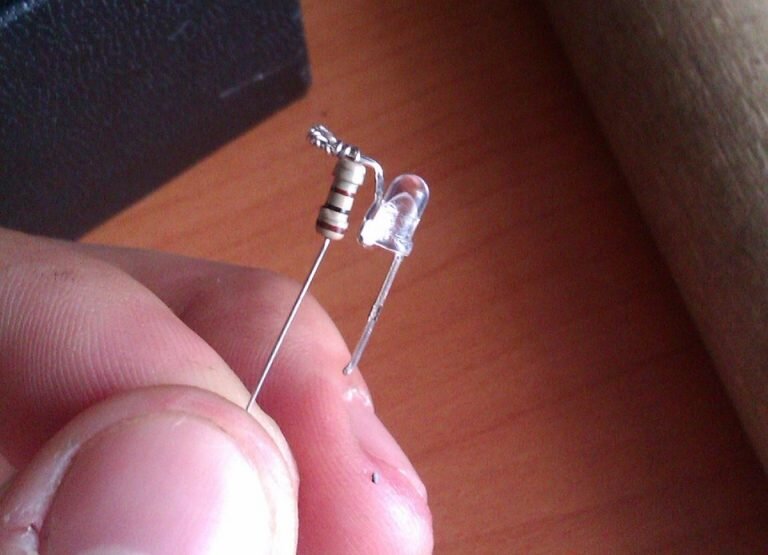 Чтобы устранить перегорание, можно установить резистор