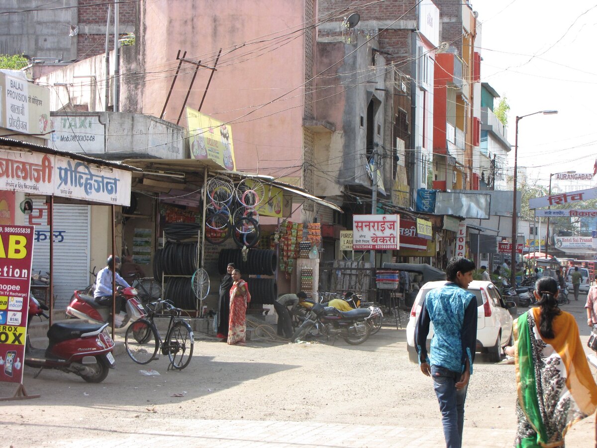 Мой первый день в Аурангабаде. На солнце +45, в тени около 40. Раннее утро. 