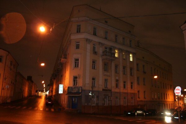 «Дом-утюг». Сфотографировано автором этого поста