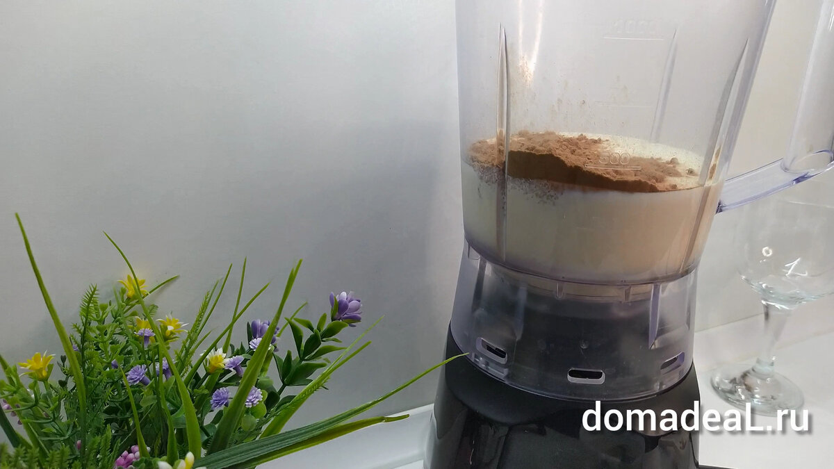 Добавить сахар (мед), ваниль, какао