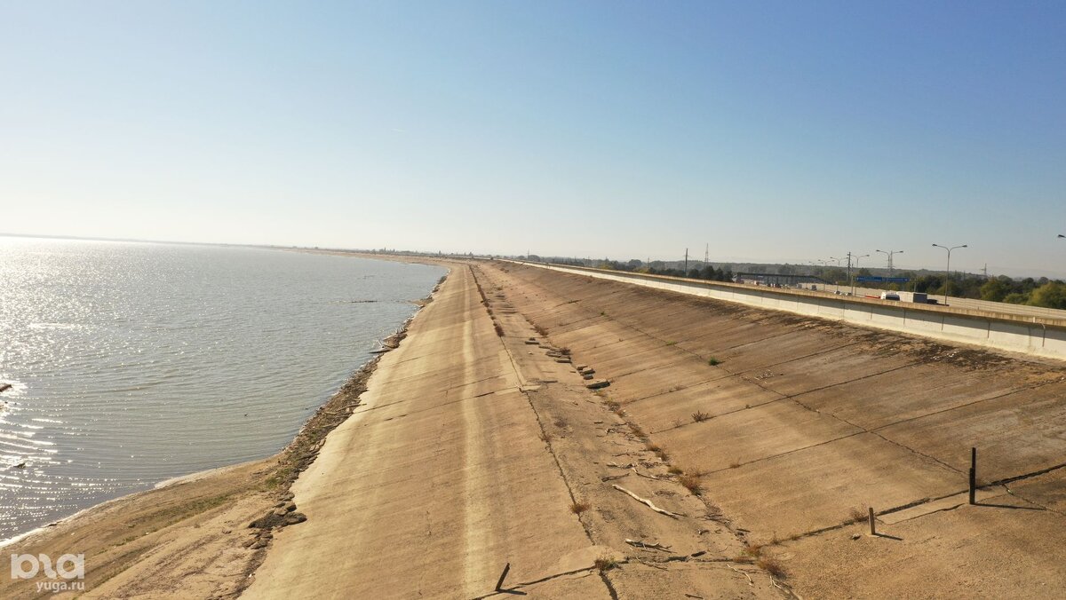 Самое большое водохранилище краснодарского. Краснодарское водохранилище Краснодар. Краснодарское водохранилище обмелело. Кубанское водохранилище Краснодар. Краснодарское водохранилище пересохло.