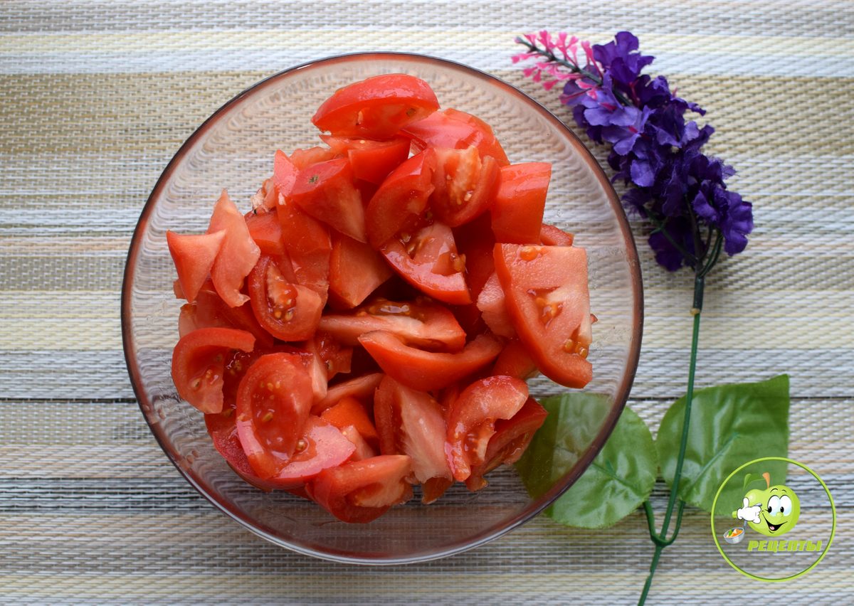 Помидоры нарезать ломтиками