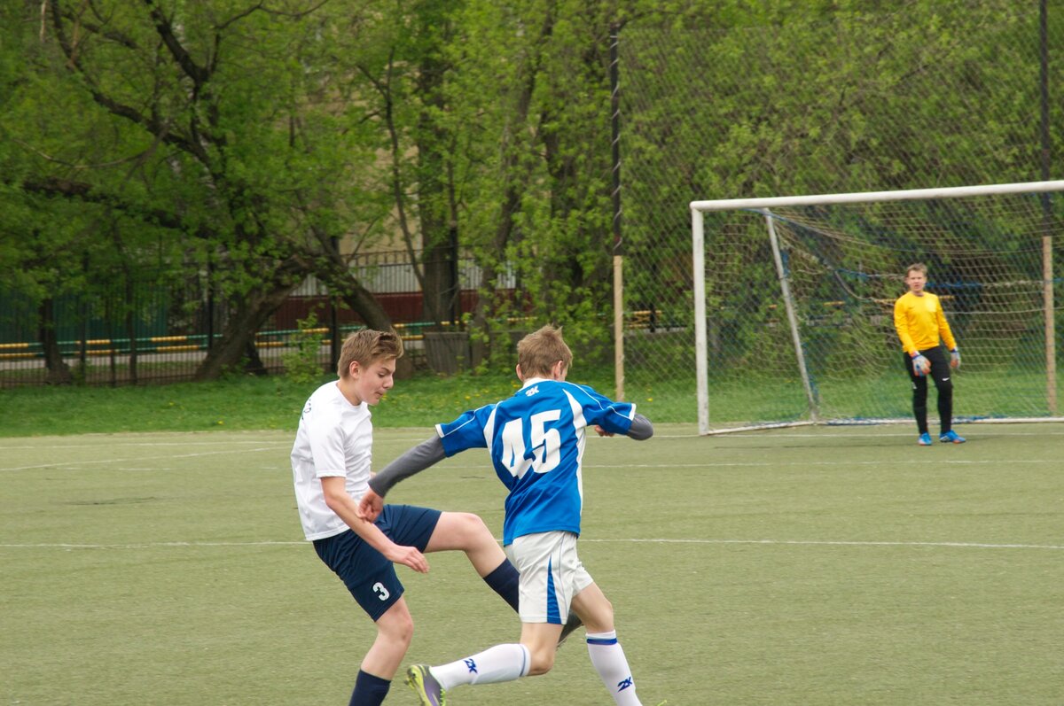 Футбольный матч в секции старшего сына.