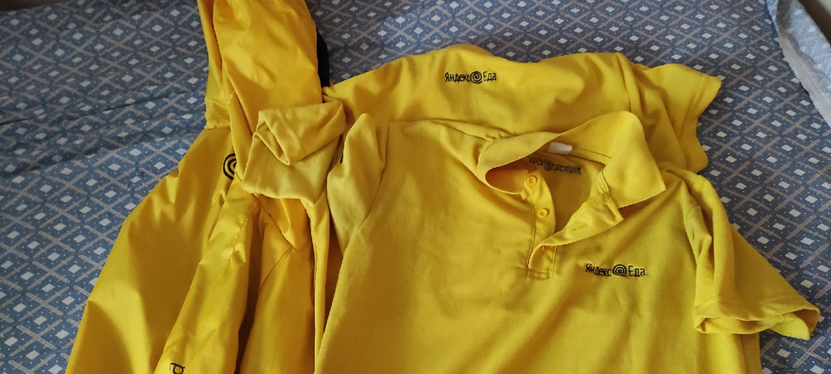 Качество отвратительное, всякая грязь моментально липнет к одежде и её невозможно отстирать. Благо её можно менять почти каждый день. 