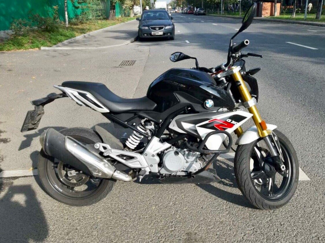 Крупная буква R придала агрессивности внешнему виду, но не характеру. 