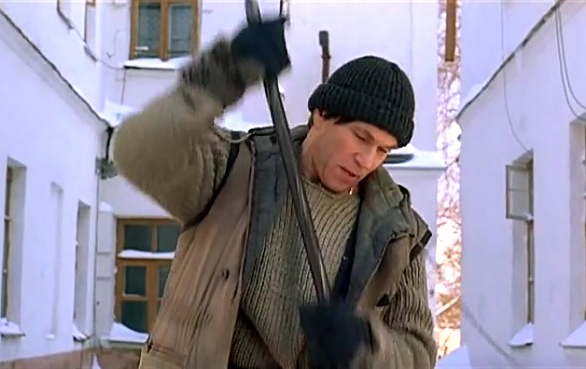 Алексей Гуськов в роли мусорщика, фото интернет