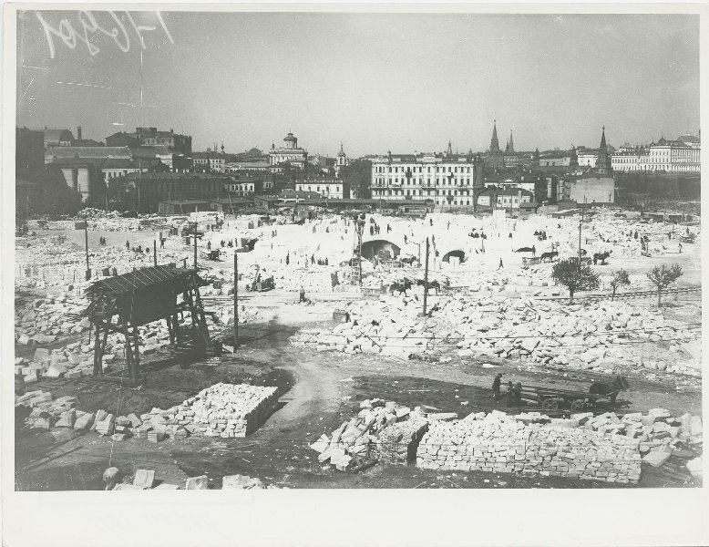 Строительство Дворца Советов
Неизвестный автор, 1932 год, г. Москва, ул. Волхонка, МАММ/МДФ.
