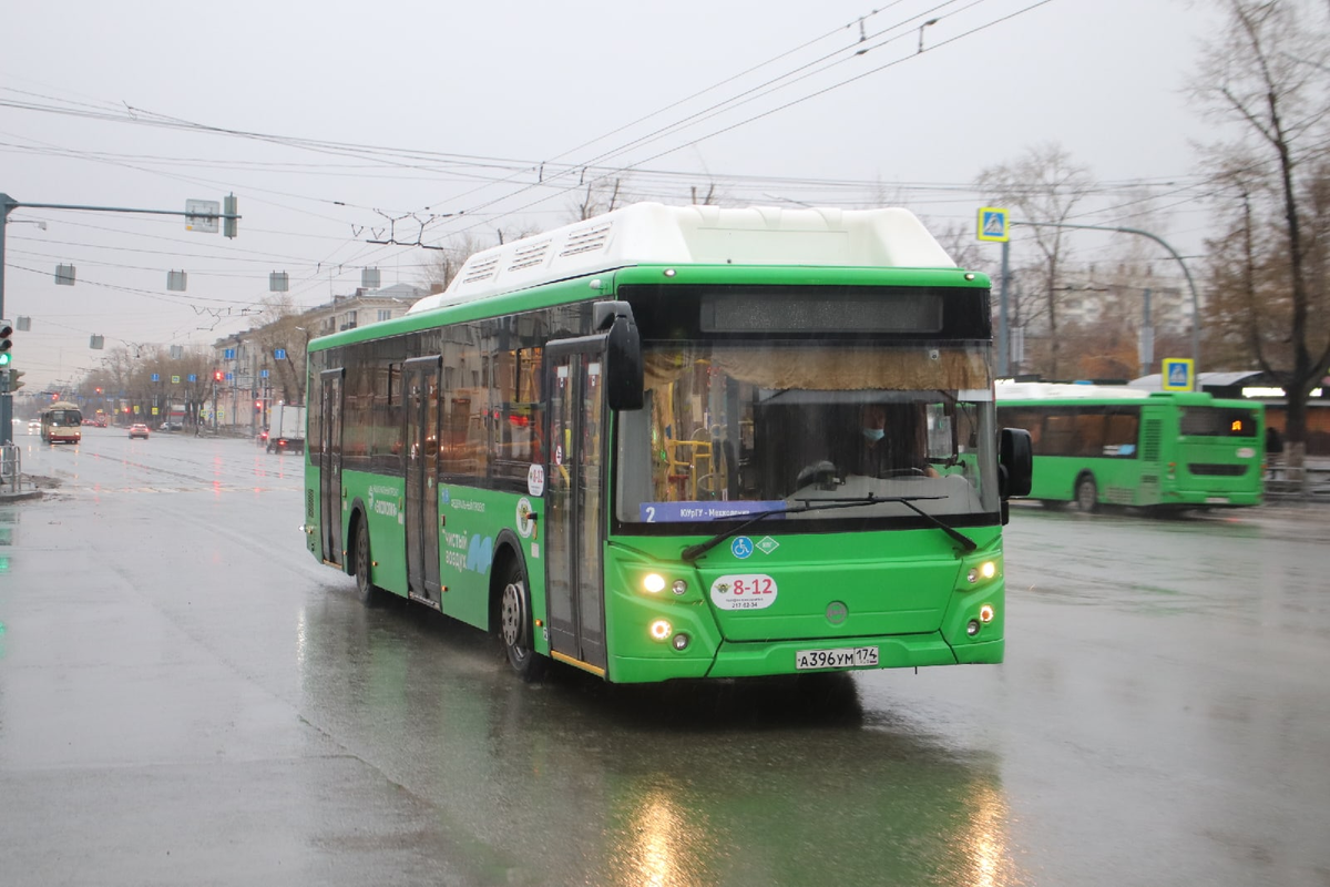 Общественный транспорт Челябинск. Автобус 2 Челябинск. Зеленый автобус Челябинск. Троллейбус и автобус экология.