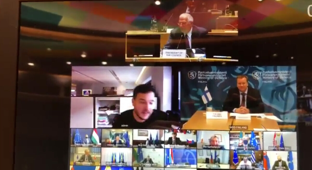 Сам журналист в ответ на это назвал своё имя и извинился